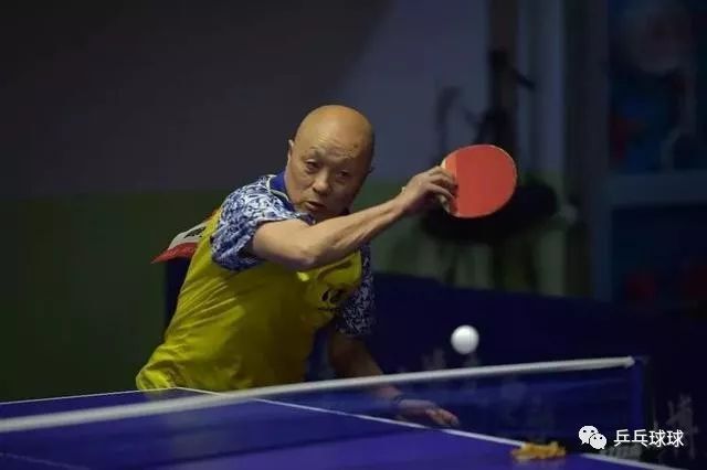 长胶接回来, 跟长胶选手, 打反胶的惯 长胶接回来, 跟长胶选手, 打反胶的惯