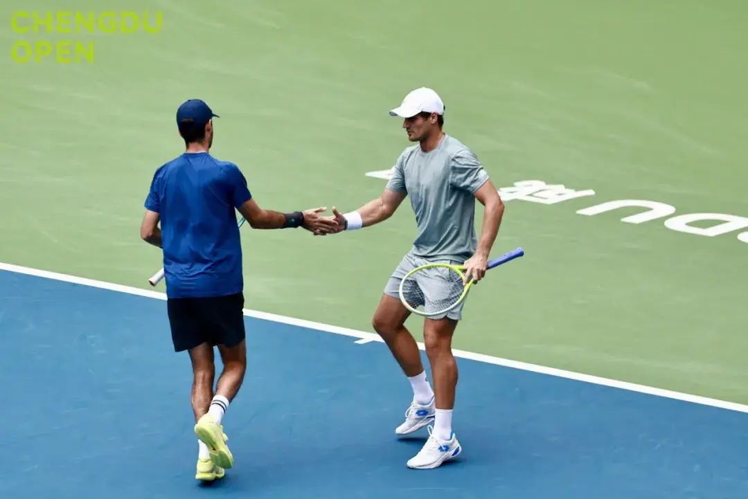 stron, 几个月的比