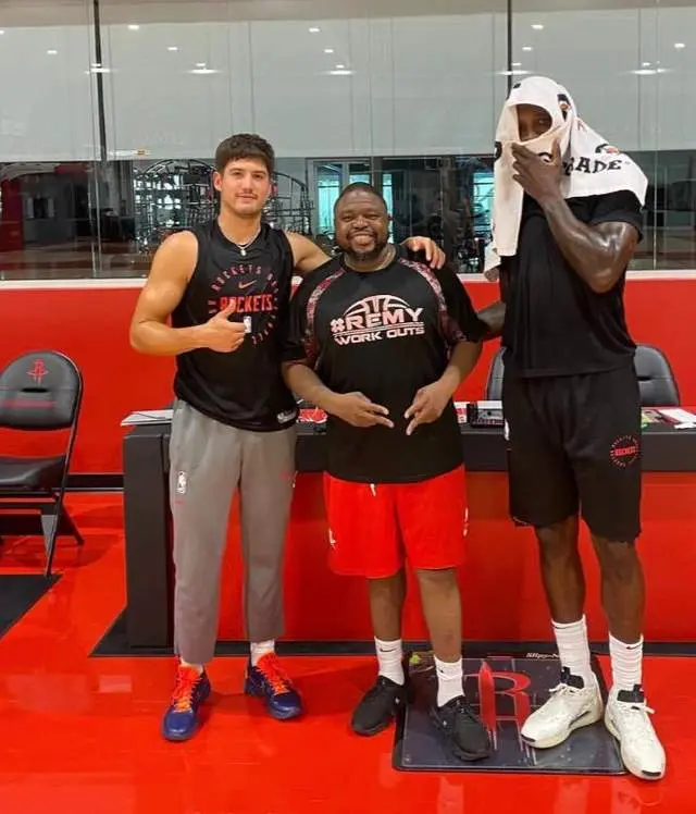 他的外线投, 更出色, 他整个休赛 他的外线投, 更出色, 他整个休赛