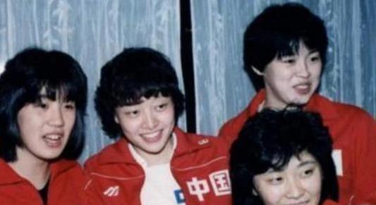 球迷们不仅 球迷们不仅